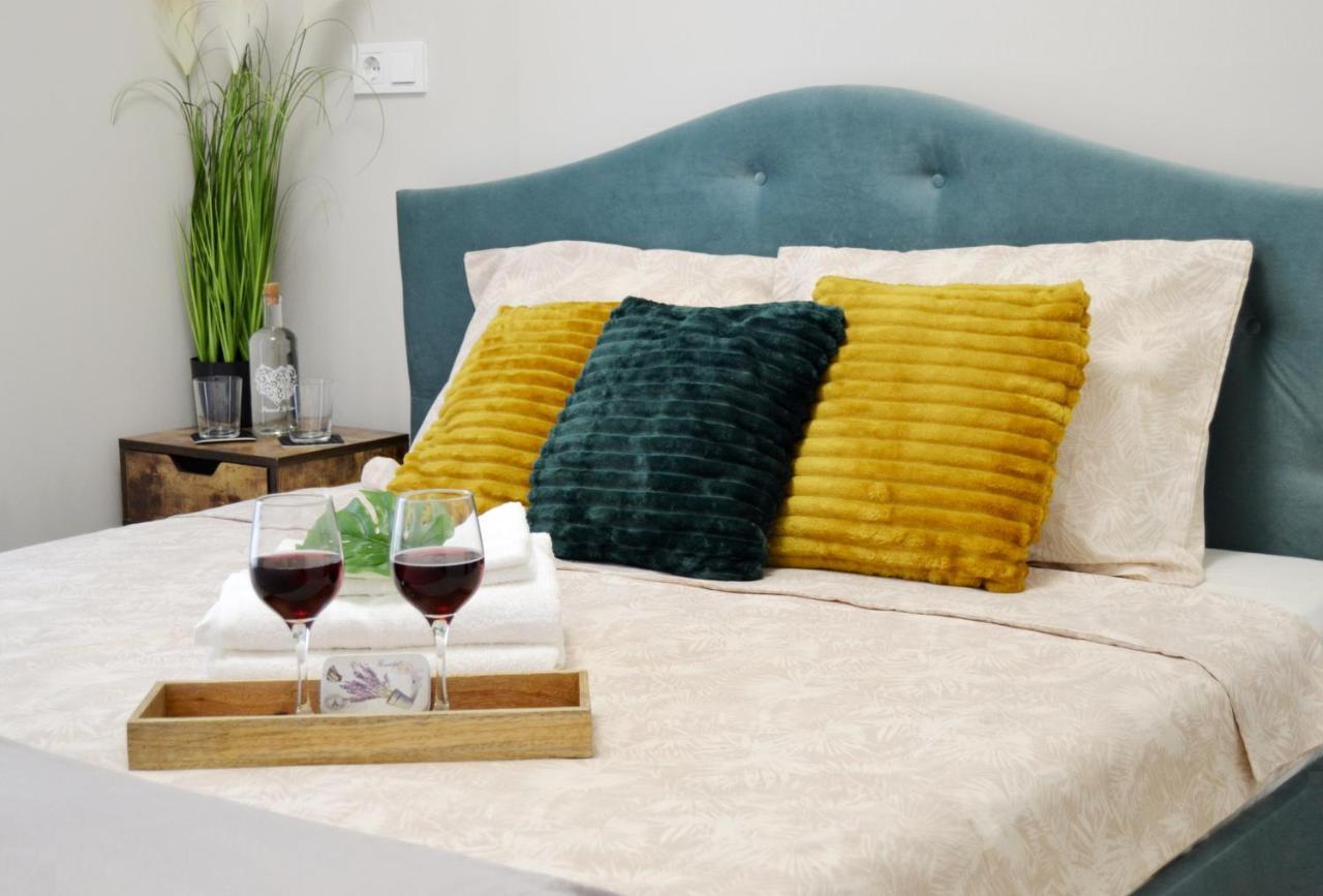 Sunshine - New & Quiet 1Br Apt, Business Area, Close To Airport, Highway A3, Subway บูคาเรสต์ ภายนอก รูปภาพ